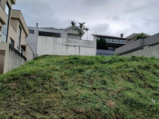 Terreno com 450m², à venda, no bairro Condomínio Residencial Jaguary em São José dos Campos