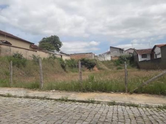 Terreno com 762m², à venda, no bairro Centro em Pindamonhangaba