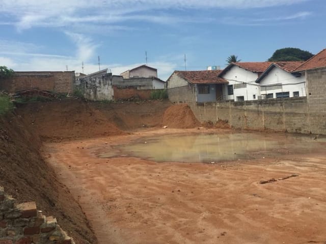 Terreno com 762m², à venda, no bairro Centro em Pindamonhangaba