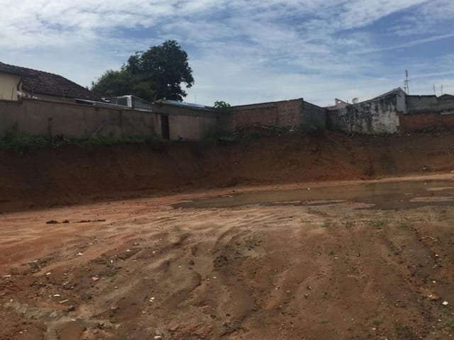 Terreno com 762m², à venda, no bairro Centro em Pindamonhangaba