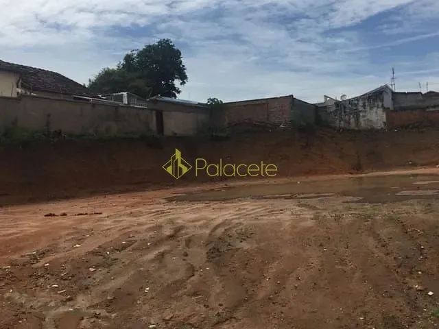 Terreno com 762m², à venda, no bairro Centro em Pindamonhangaba