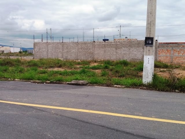 Terreno com 200m², à venda, no bairro Loteamento Residencial e Comercial Araguaia em Pindamonhangaba