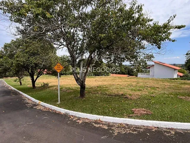 Terreno com 3000m², à venda, no bairro Parque Village Castelo em Itu