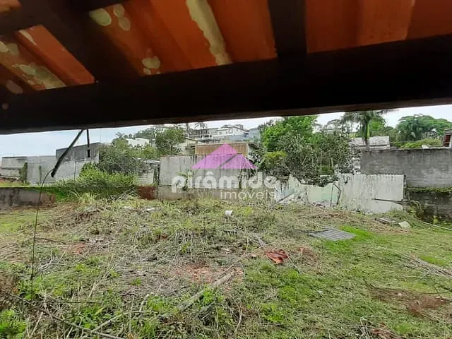 Terreno com 423m², à venda, no bairro Massaguaçu em Caraguatatuba