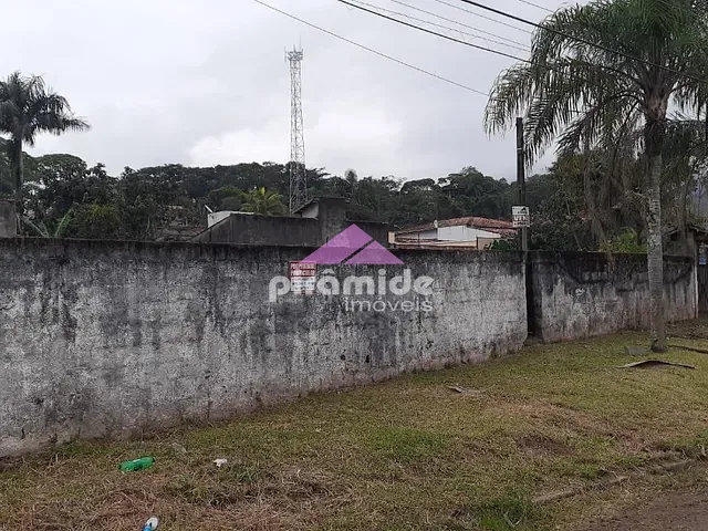 Terreno com 423m², à venda, no bairro Massaguaçu em Caraguatatuba