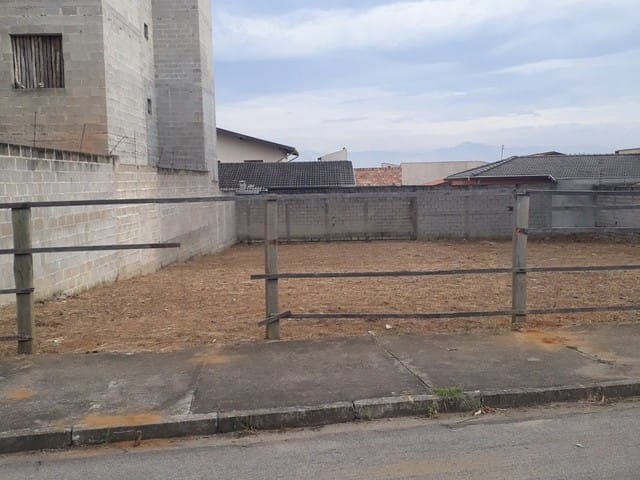 Terreno com 303m², à venda, no bairro Vila Olímpia em Taubaté