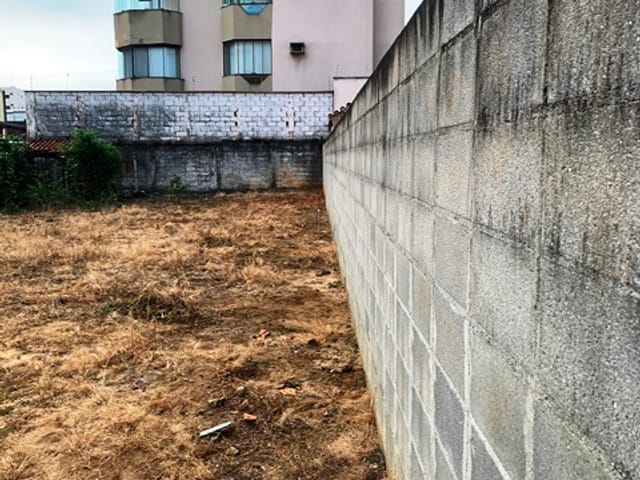 Terreno com 411m², para alugar, no bairro Centro em Pindamonhangaba