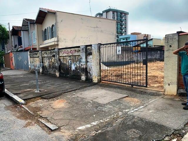 Terreno com 411m², para alugar, no bairro Centro em Pindamonhangaba