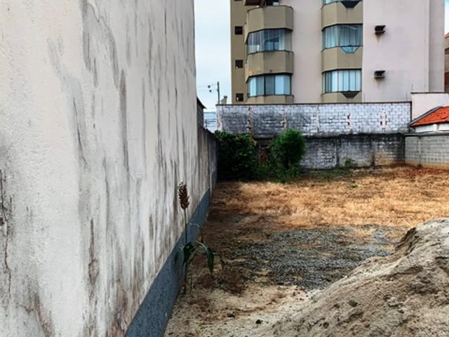 Terreno com 411m², para alugar, no bairro Centro em Pindamonhangaba