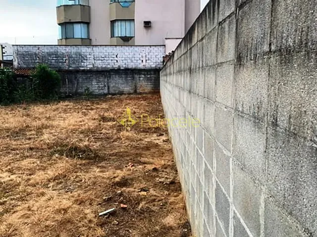 Terreno com 411m², para alugar, no bairro Centro em Pindamonhangaba