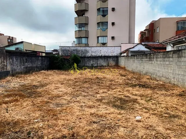 Terreno com 411m², para alugar, no bairro Centro em Pindamonhangaba