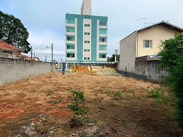 Terreno com 411m², para alugar, no bairro Centro em Pindamonhangaba