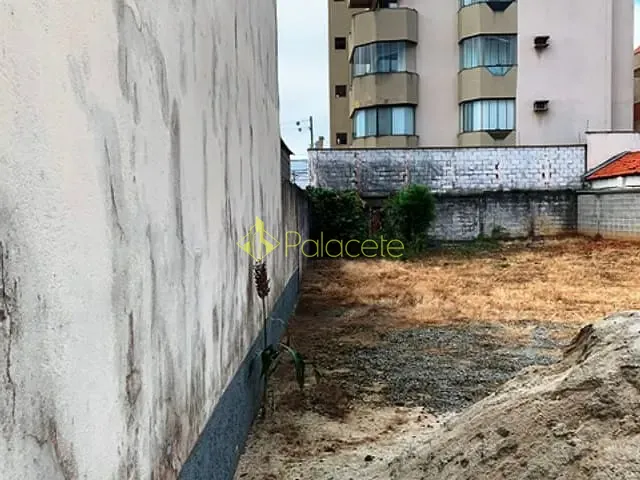 Terreno com 411m², para alugar, no bairro Centro em Pindamonhangaba