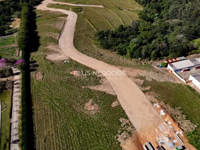 Terreno com 1100m², à venda, no bairro Piraporinha em Salto de Pirapora