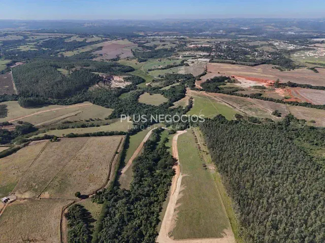 Terreno com 1100m², à venda, no bairro Piraporinha em Salto de Pirapora