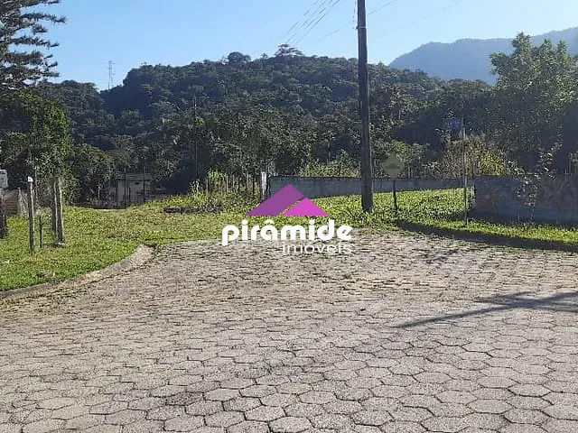 Terreno com 360m², à venda, no bairro Massaguaçu em Caraguatatuba