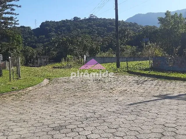 Terreno com 360m², à venda, no bairro Massaguaçu em Caraguatatuba