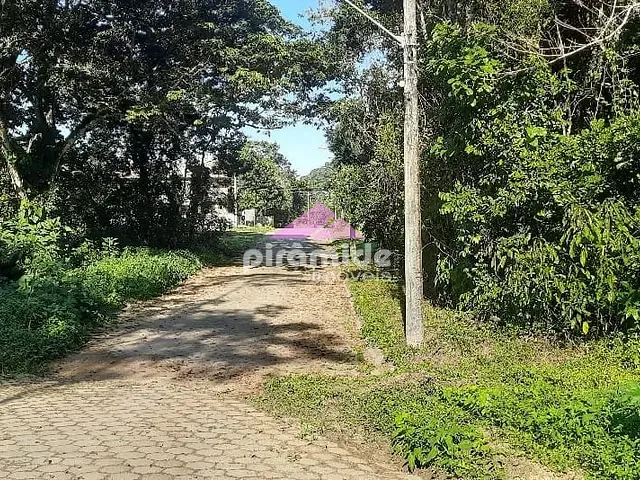 Terreno com 360m², à venda, no bairro Massaguaçu em Caraguatatuba