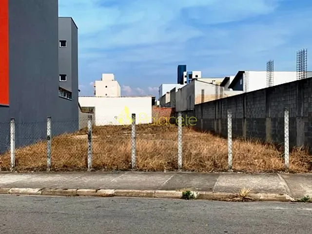 Terreno com 556m², à venda, no bairro Parque das Nações em Pindamonhangaba