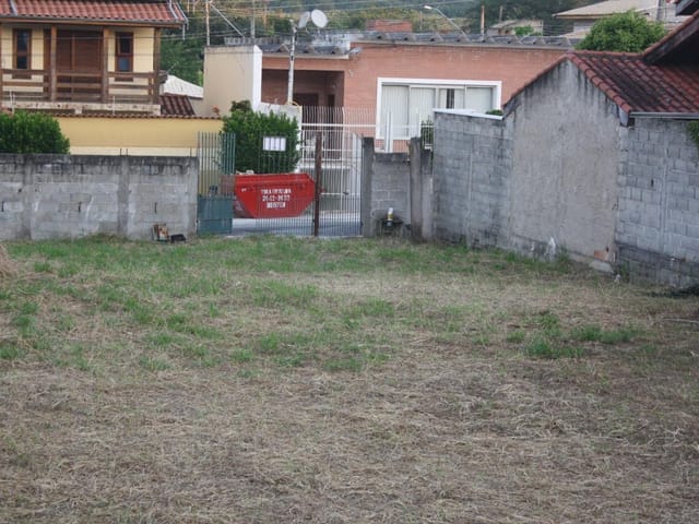 Terreno com 675m², à venda, no bairro Jardim Residencial Doutor Lessa em Pindamonhangaba