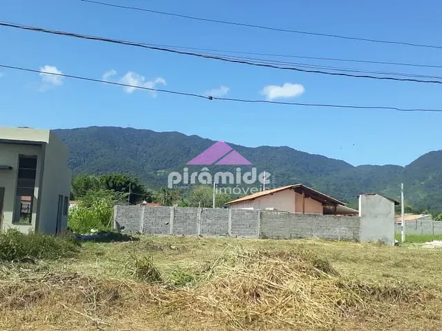 Terreno com 250m², à venda, no bairro Pegorelli em Caraguatatuba