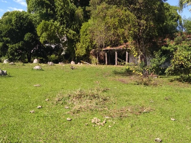 Terreno à venda, no bairro Jardim Eloyna em Pindamonhangaba