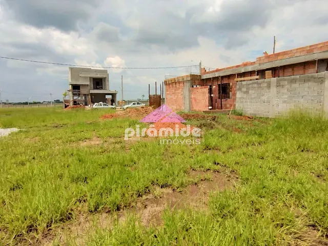Terreno com 250m², à venda, no bairro Eugênio de Mello em São José dos Campos