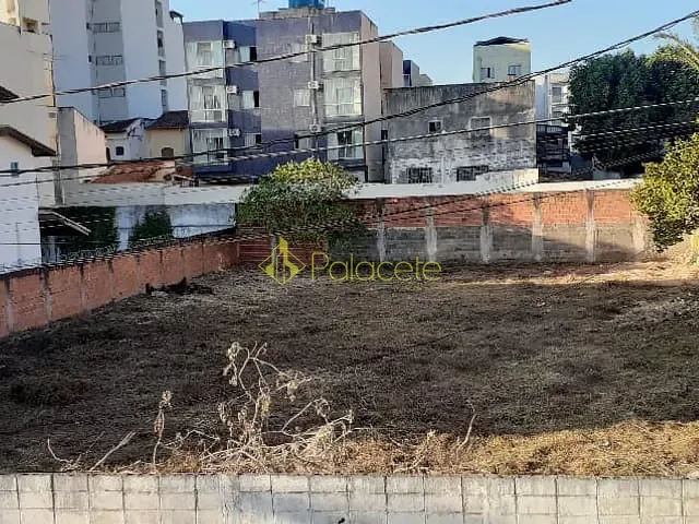 Terreno com 809m², à venda, no bairro Centro em Aparecida