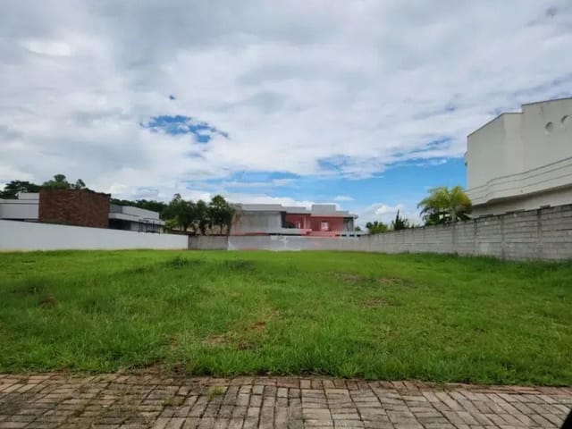 Terreno com 1200m², à venda, no bairro Condomínio Chácara Serimbura em São José dos Campos