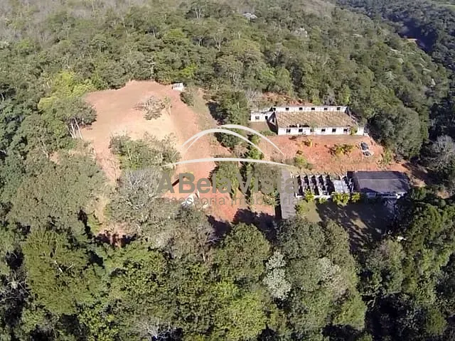 Terreno com 10000m², à venda, no bairro Chácara Jaguari (Fazendinha) em Santana de Parnaíba