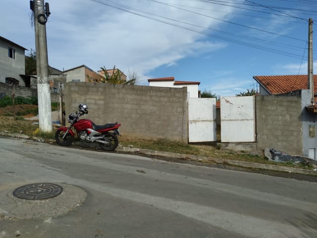 Terreno com 250m², à venda, no bairro Conjunto Residencial Araretama em Pindamonhangaba