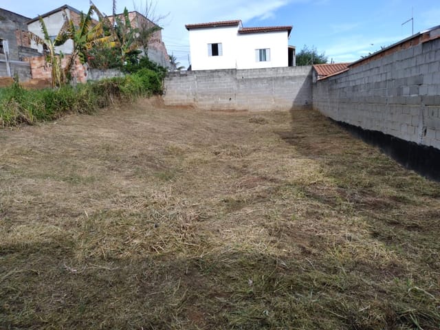 Terreno com 250m², à venda, no bairro Conjunto Residencial Araretama em Pindamonhangaba