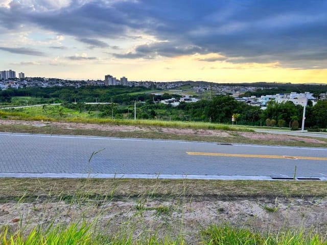 Terreno com 332m², à venda, no bairro Loteamento Terras Alpha São José dos Campos em São José dos Campos