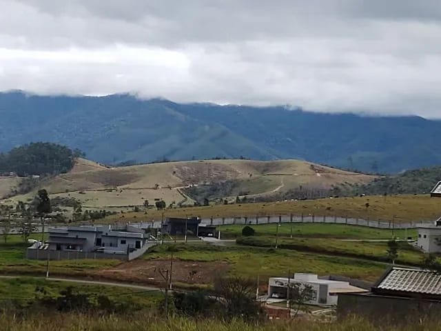 Terreno à venda, no bairro Condominio Village da Serra em Tremembé
