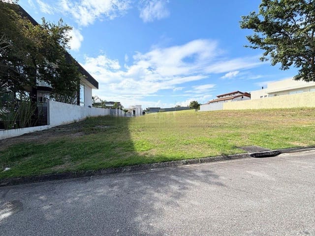 Terreno com 601m², à venda, no bairro Condomínio Residencial Colinas do Paratehy em São José dos Campos