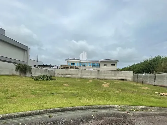 Terreno com 729m², à venda, no bairro Condomínio Residencial Colinas do Paratehy em São José dos Campos