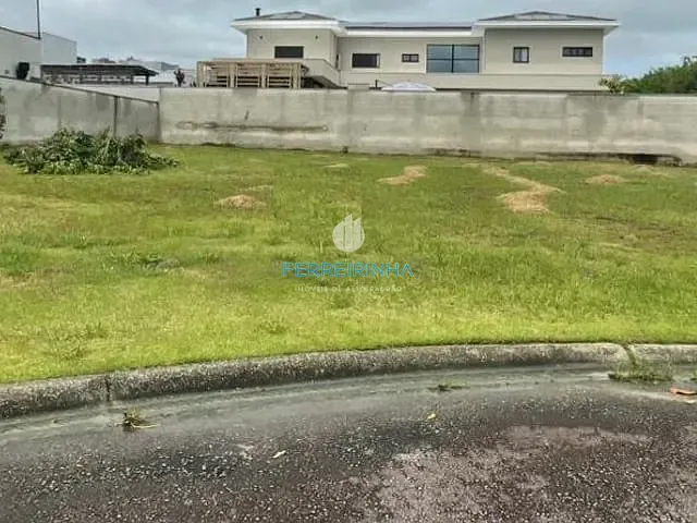 Terreno com 729m², à venda, no bairro Condomínio Residencial Colinas do Paratehy em São José dos Campos