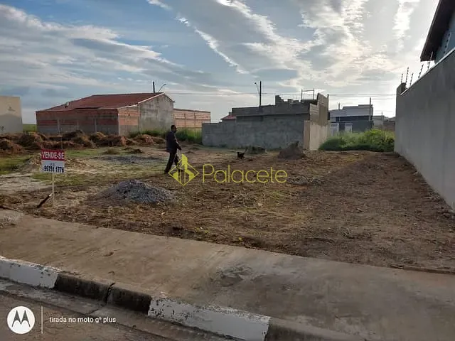 Terreno à venda, no bairro Loteamento Residencial e Comercial Flamboyant em Pindamonhangaba