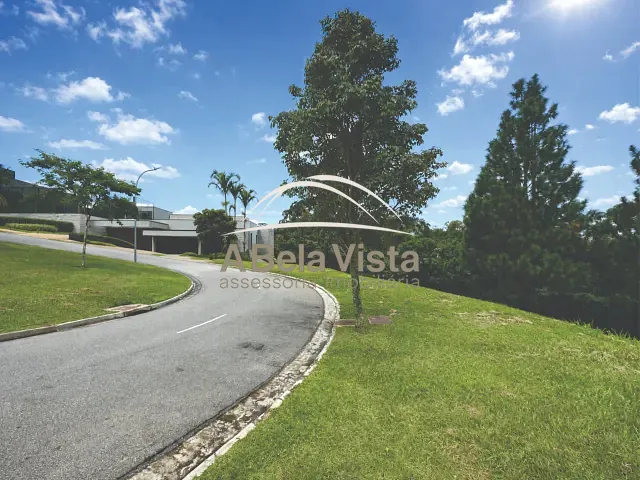 Terreno com 777m², à venda, no bairro Granja Viana em Carapicuíba
