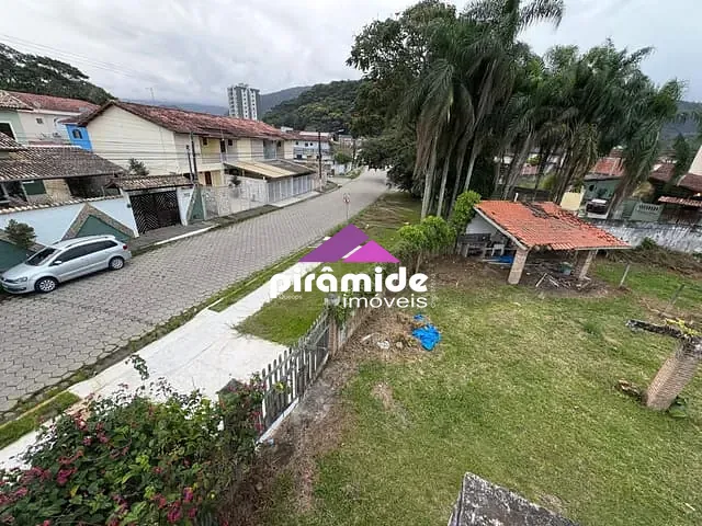 Terreno com 777m², à venda, no bairro Prainha em Caraguatatuba