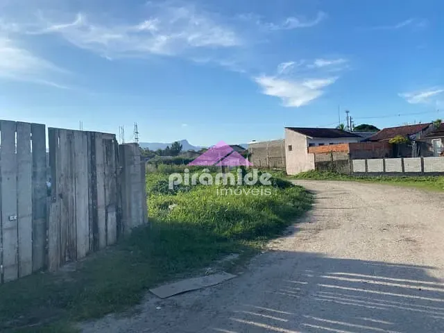 Terreno com 330m², à venda, no bairro Morro do Algodão em Caraguatatuba