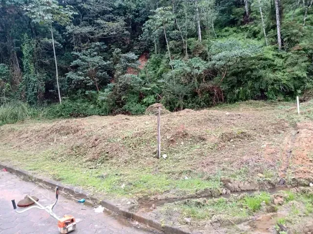Terreno com 408m², à venda, no bairro Martim de Sá em Caraguatatuba