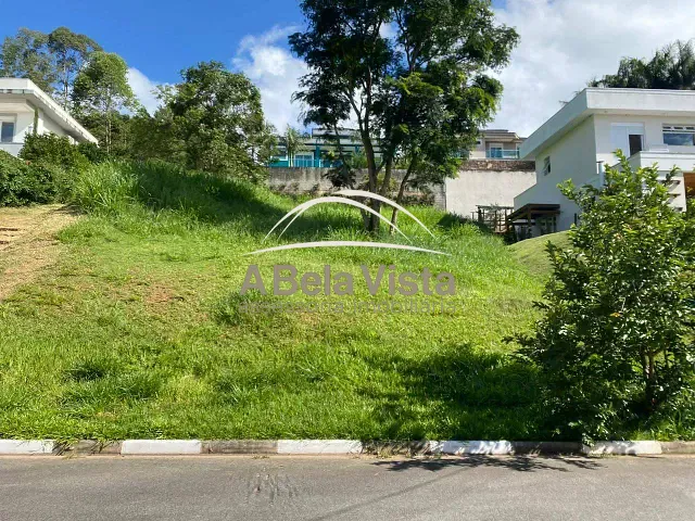 Terreno com 700m², à venda, no bairro Jardim Indaiá em Embu das Artes