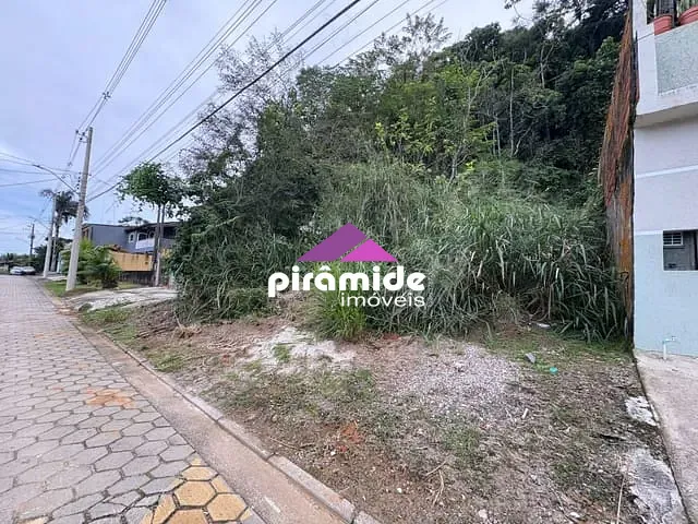 Terreno com 360m², à venda, no bairro Cocanha em Caraguatatuba