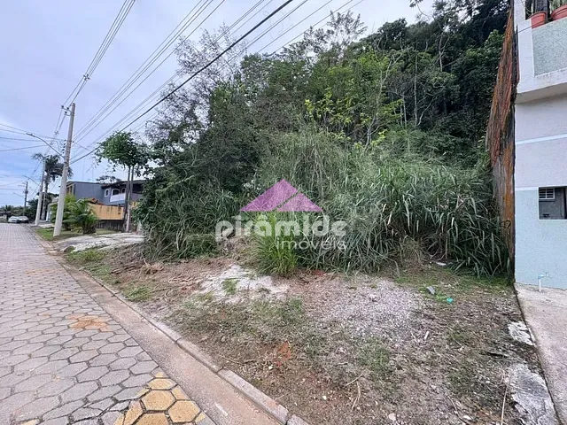 Terreno com 360m², à venda, no bairro Cocanha em Caraguatatuba