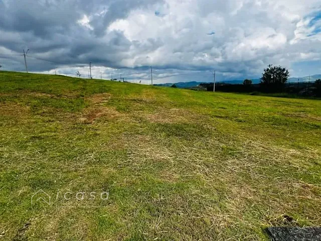 Terreno com 360m², à venda, no bairro Residencial Colinas. em Caçapava
