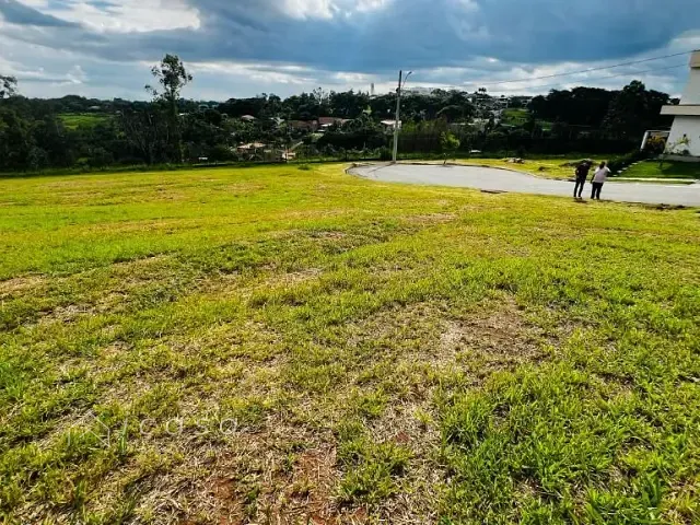 Terreno com 360m², à venda, no bairro Residencial Colinas. em Caçapava