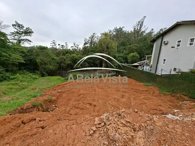 Terreno com 662m², à venda, no bairro Jardim Indaiá em Embu das Artes