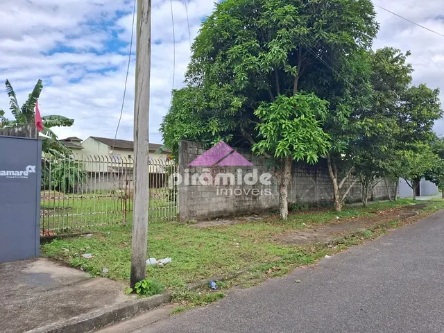 Terreno com 900m², para alugar, no bairro Parque Balneário Poiares em Caraguatatuba