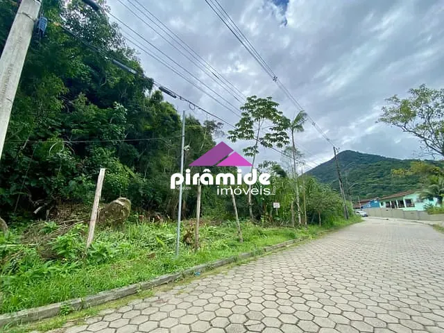 Terreno com 303m², à venda, no bairro Verde Mar em Caraguatatuba